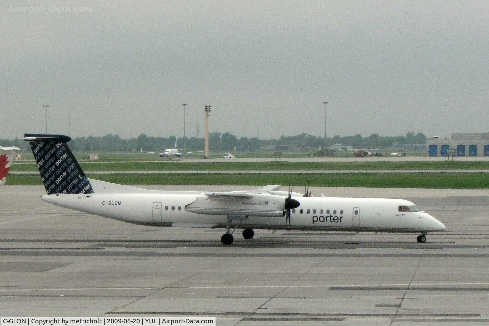 C-GLQN, 2009 De Havilland Canada DHC-8-402 Dash 8 C/N 4254, departure to Toronto Island Airport.