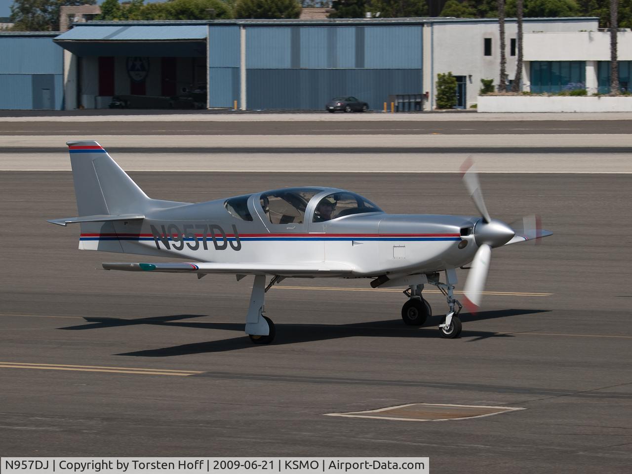N957DJ, 1990 Stoddard-Hamilton Glasair III C/N 3084, N957DJ taxiing