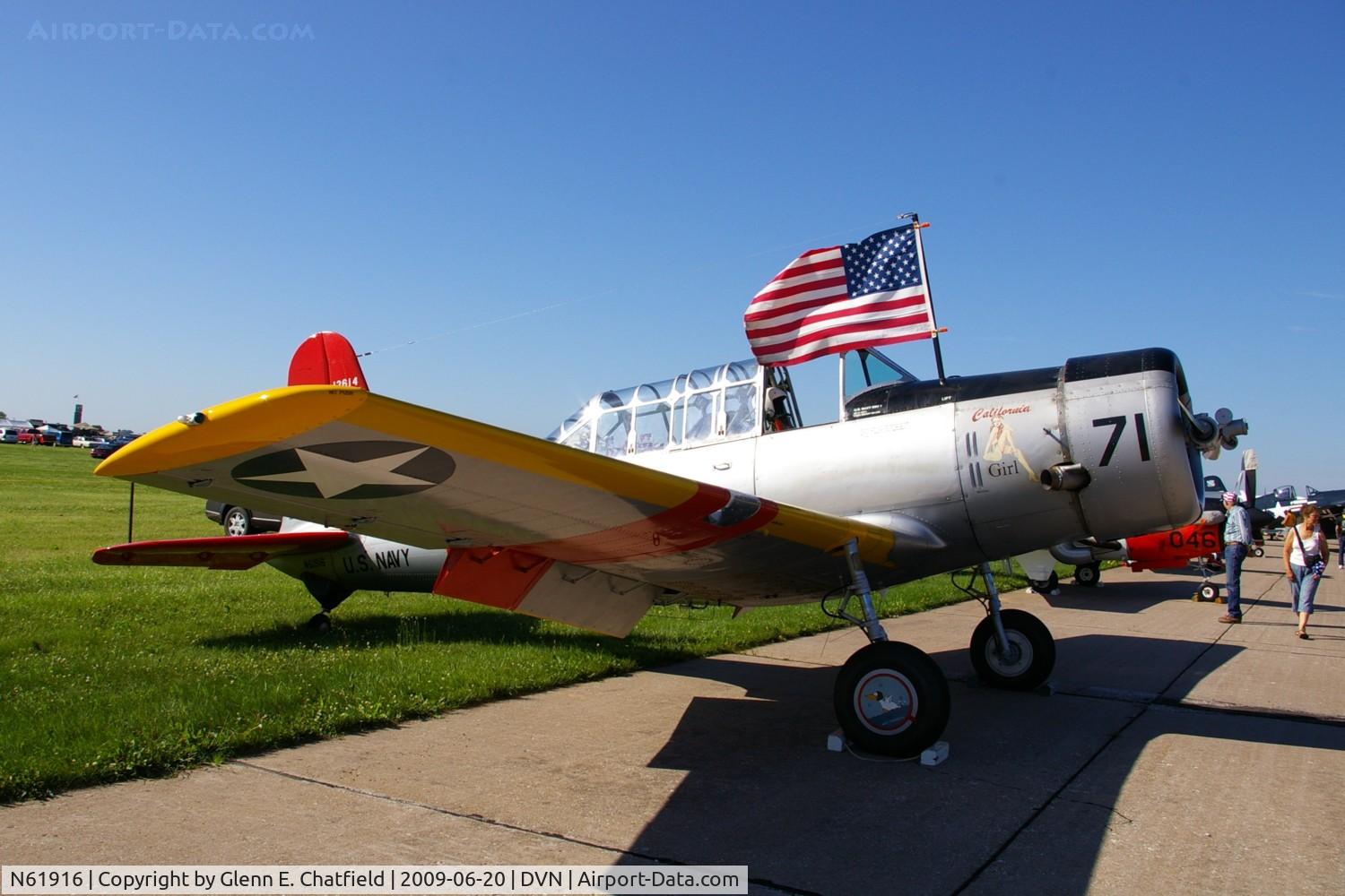 N61916, 1942 Vultee SNV-1 (BT-13A) Valiant C/N 7041, Quad Cities Air Show