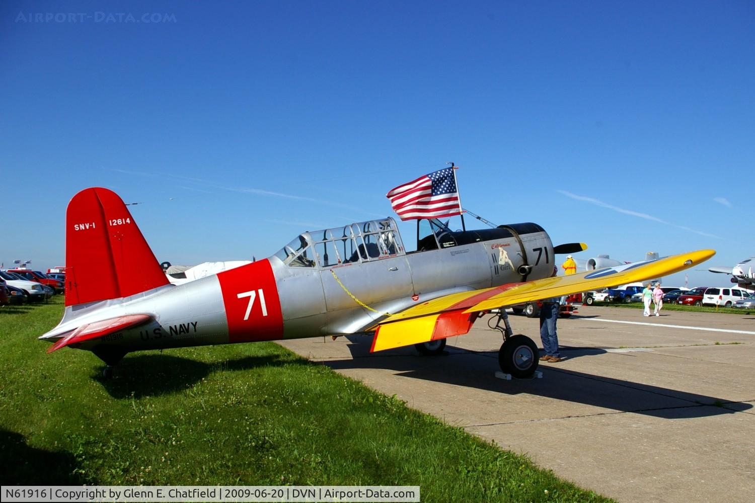 N61916, 1942 Vultee SNV-1 (BT-13A) Valiant C/N 7041, Quad Cities Air Show
