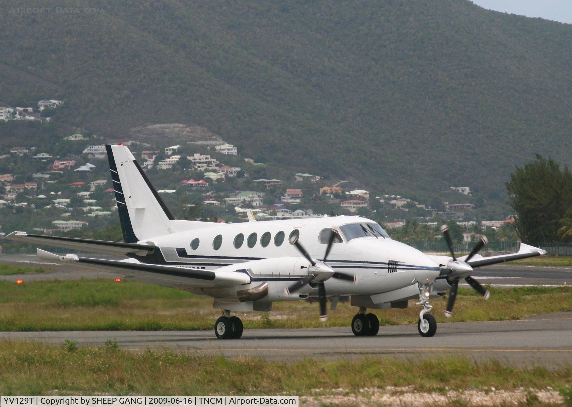 YV129T, 1981 Beech B100 King Air King Air C/N BE-114, taking off rn10