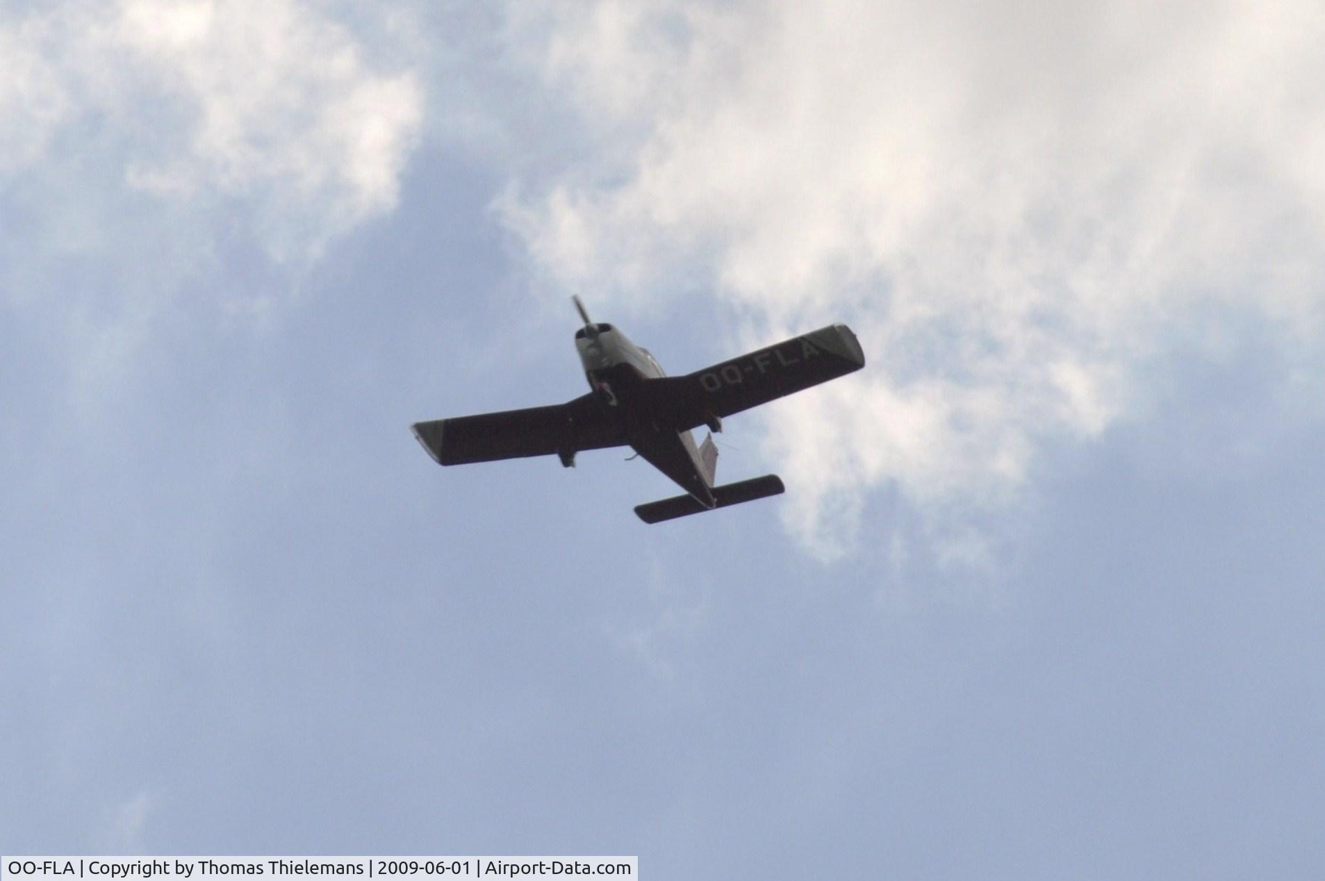 OO-FLA, 1976 Piper PA-28-140 Cherokee Cruiser C/N 28-7625105, in flight