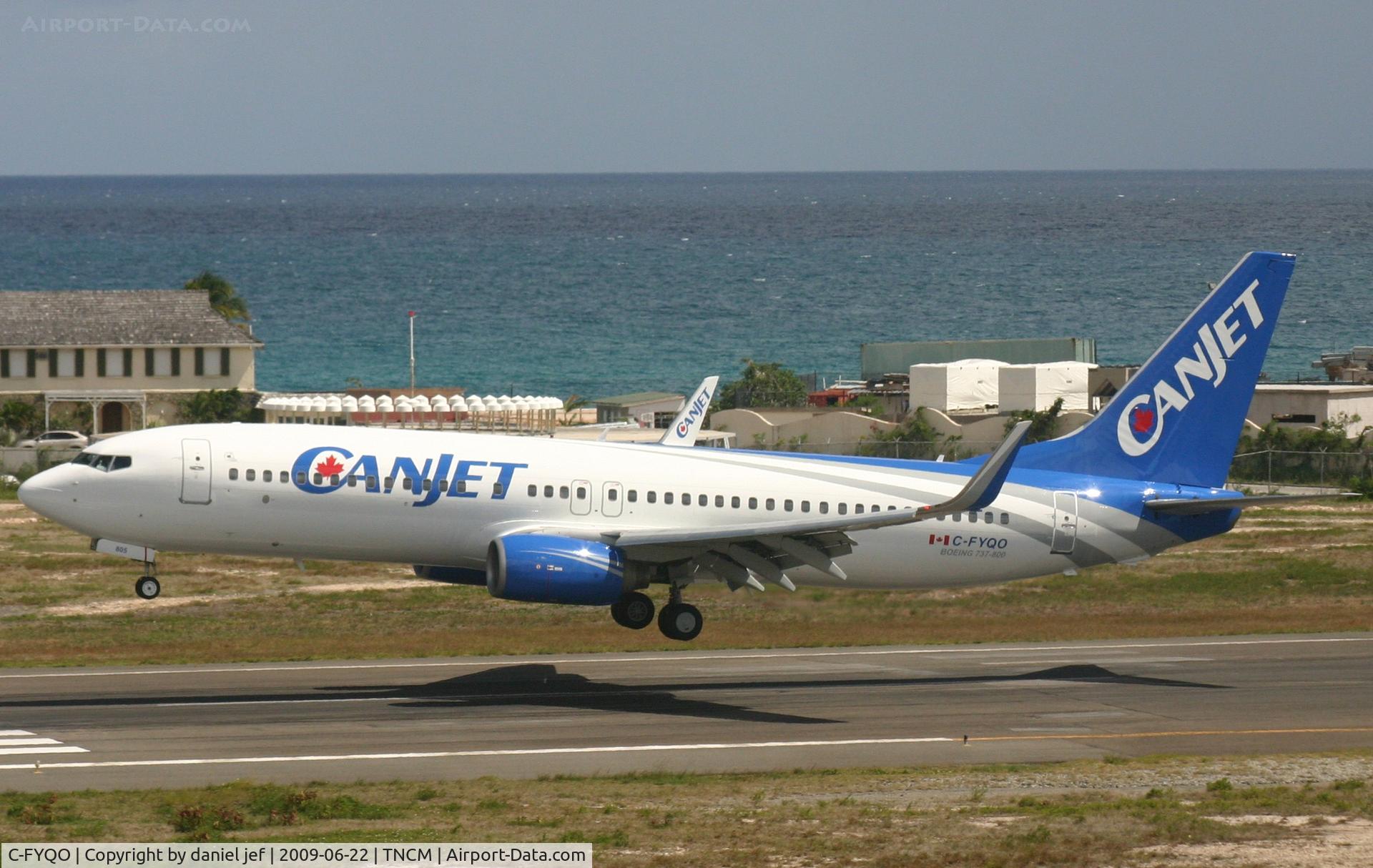 C-FYQO, 2002 Boeing 737-8AS C/N 29934, Landing 10