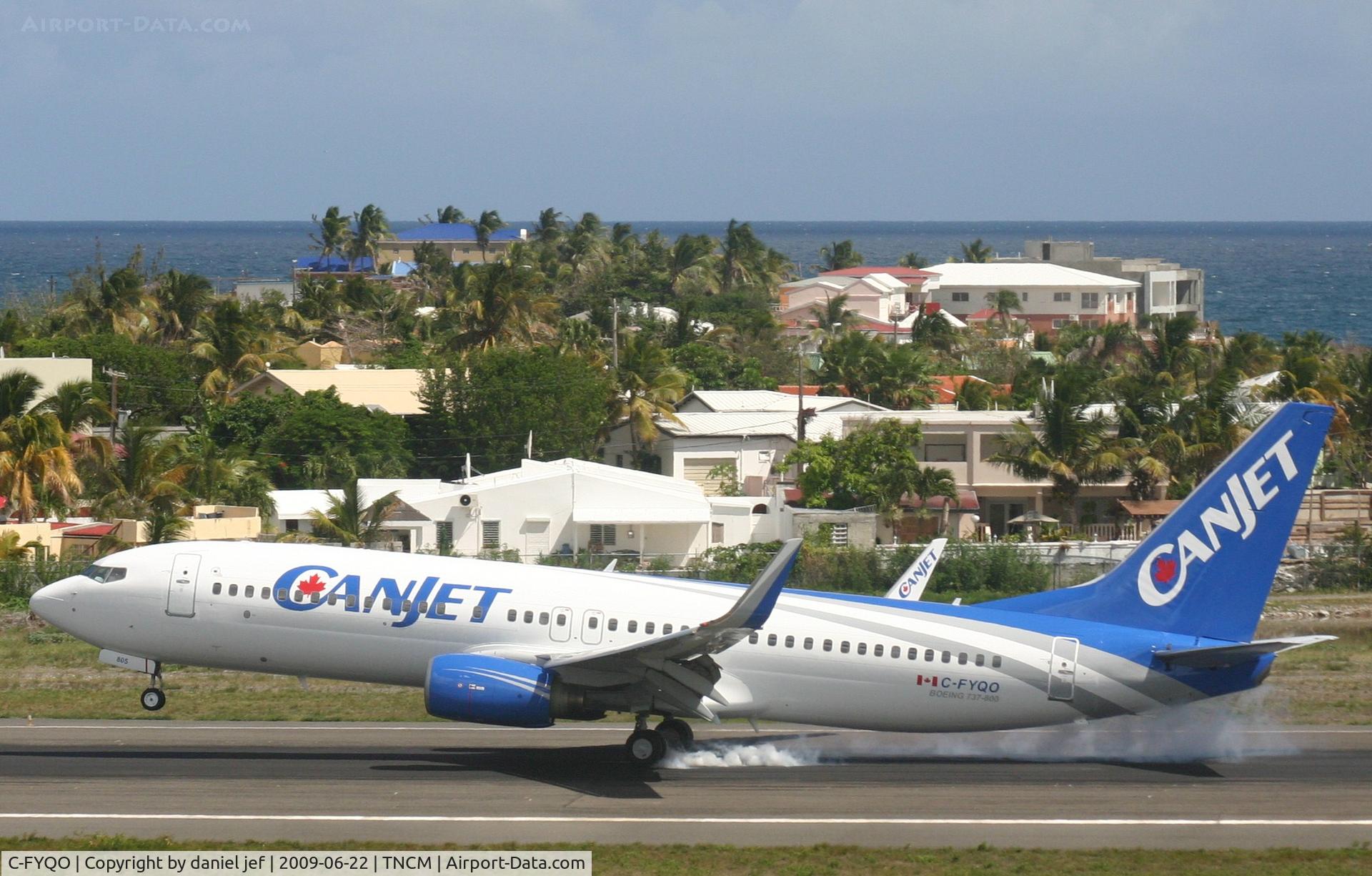 C-FYQO, 2002 Boeing 737-8AS C/N 29934, Landing 10