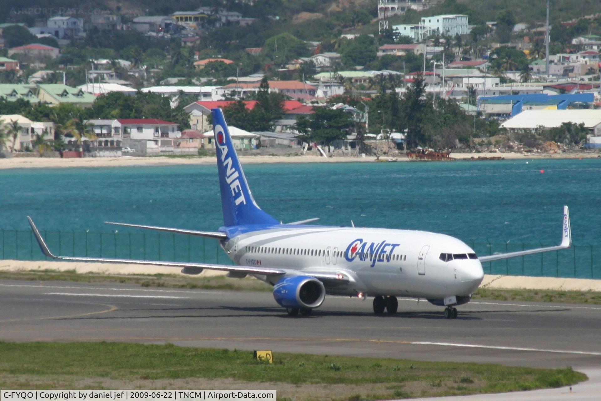 C-FYQO, 2002 Boeing 737-8AS C/N 29934, Back tracking runway 10