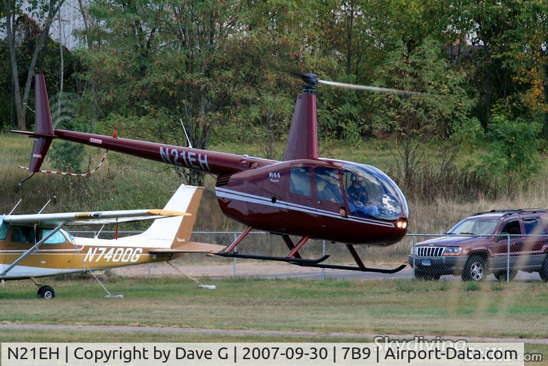 N21EH, 2000 Robinson R44 C/N 0881, Arriving at Ellington, CT