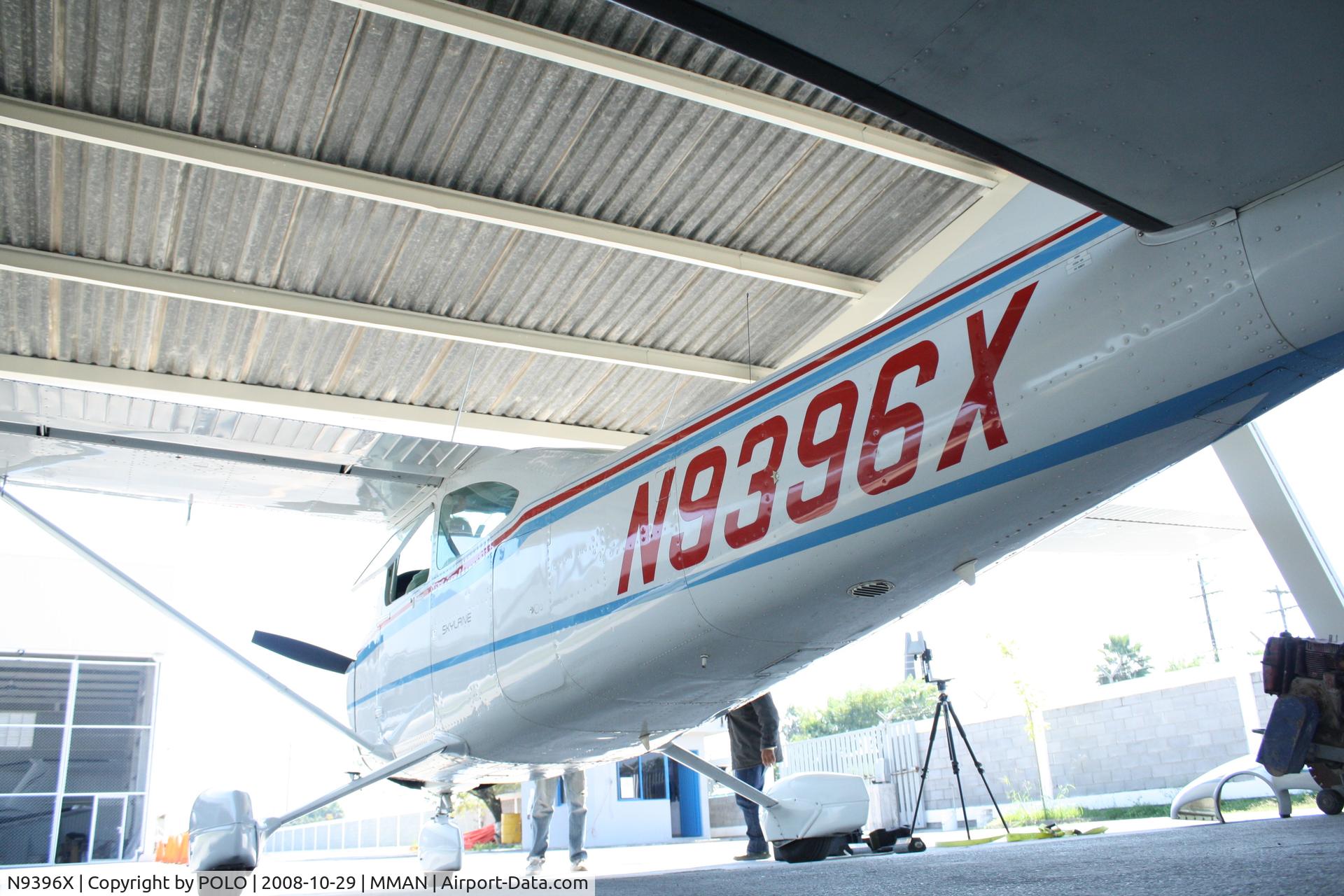 N9396X, 1985 Cessna 182R Skylane C/N 18268512, Hangar