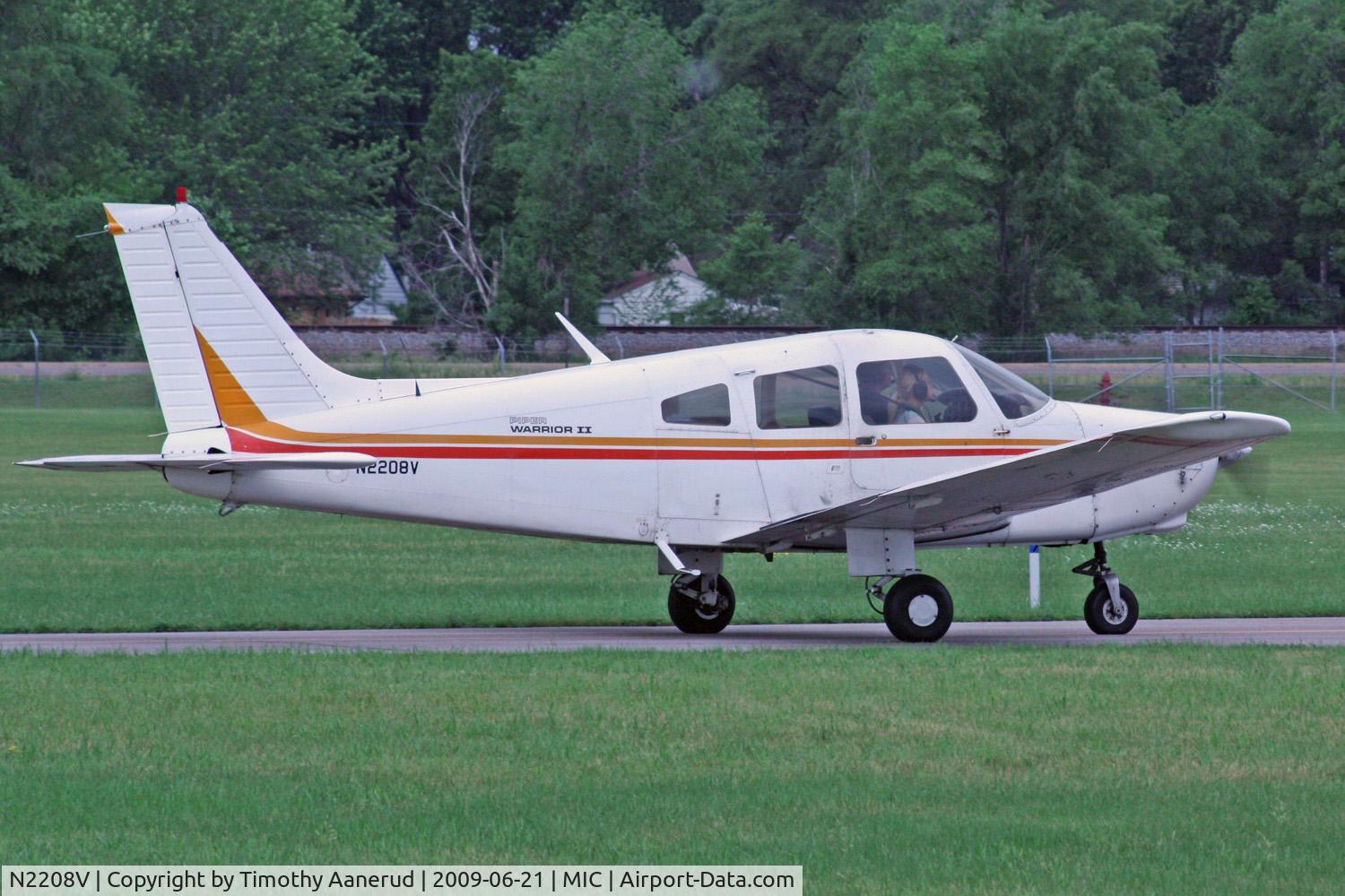 N2208V, 1979 Piper PA-28-161 C/N 28-7916327, 1979 Piper PA-28-161, c/n: 28-7916327, Crystal Airport Open House 2008, airplane rides duty