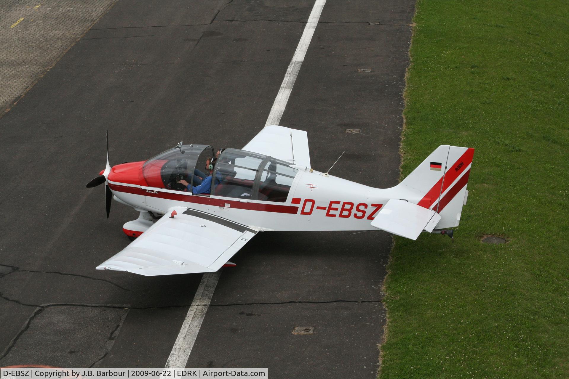 D-EBSZ, Robin DR-400-180R Remorqueur Regent C/N 1854, N/A