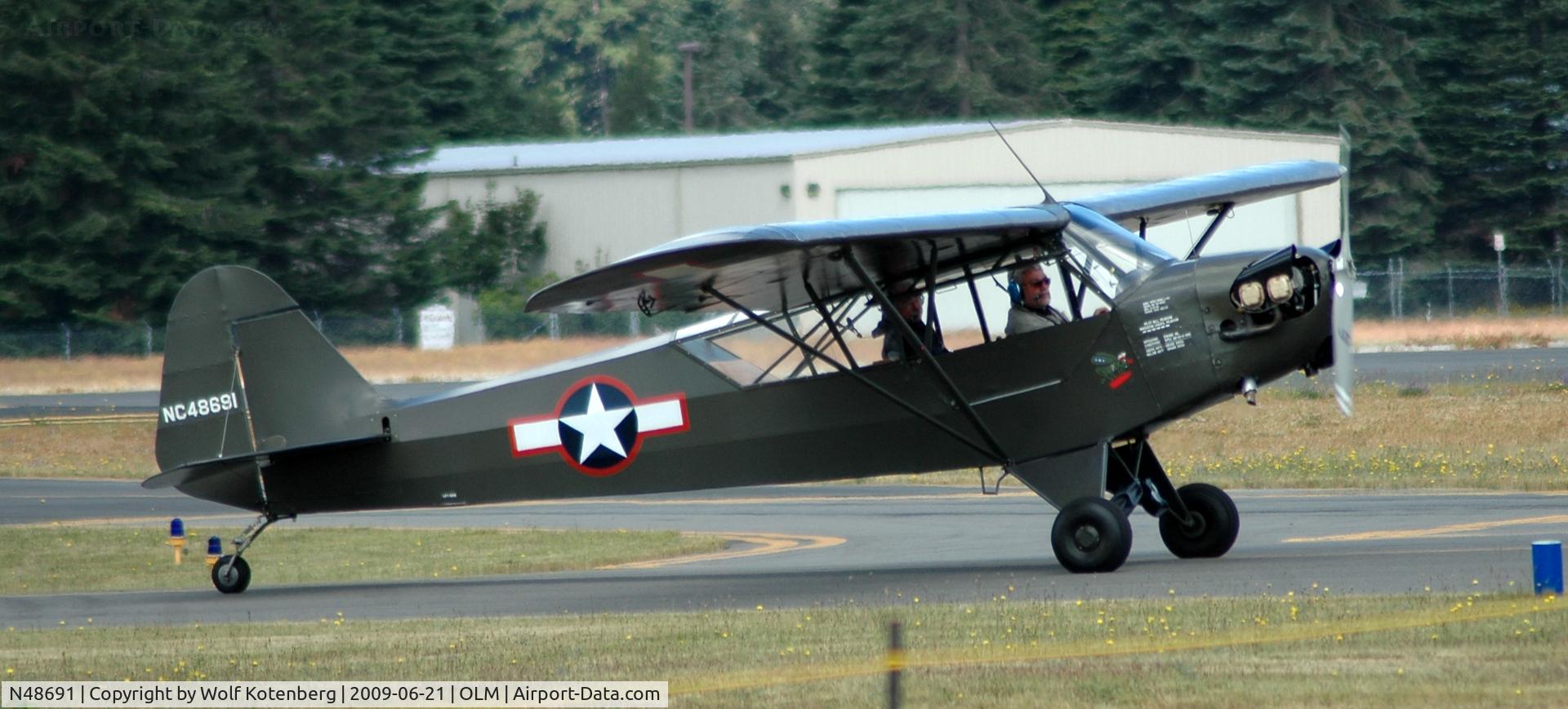 N48691, 1943 Piper J3C-65 Cub C/N 10376, taxying to the flight line