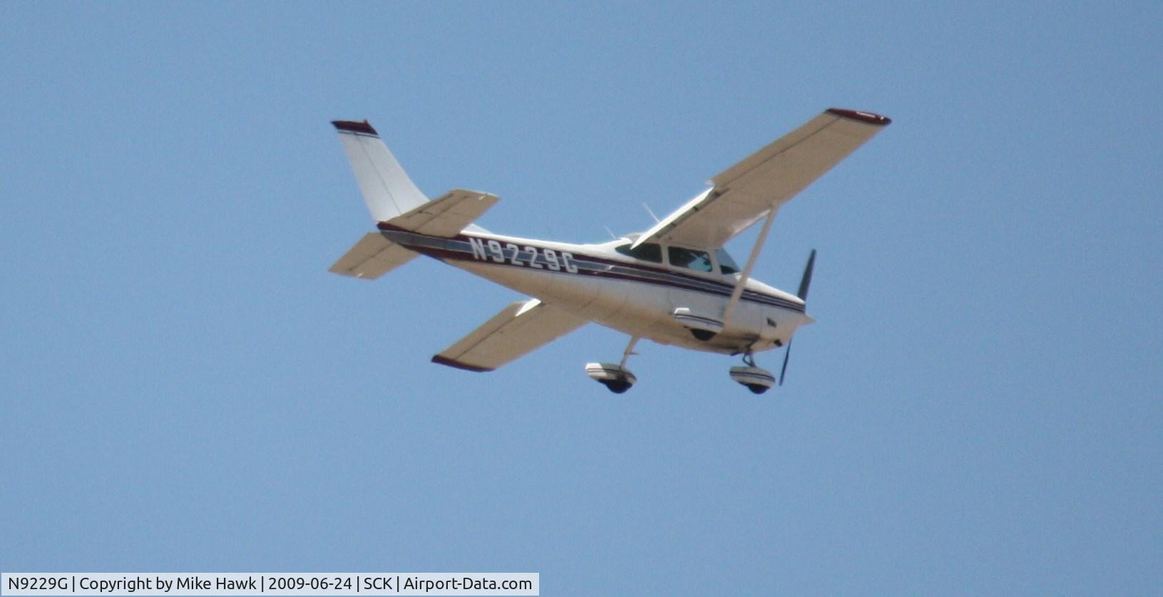 N9229G, 1971 Cessna 182N Skylane C/N 18260769, On Final