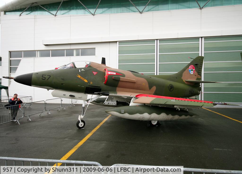 957, Douglas A-4SU Skyhawk C/N 12573, Displayed during LFBC Airshow 2009
