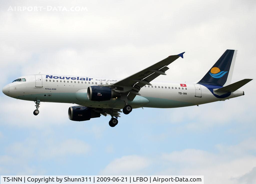 TS-INN, 1998 Airbus A320-212 C/N 793, Landing rwy 32L with still partial Thomas Cook livery