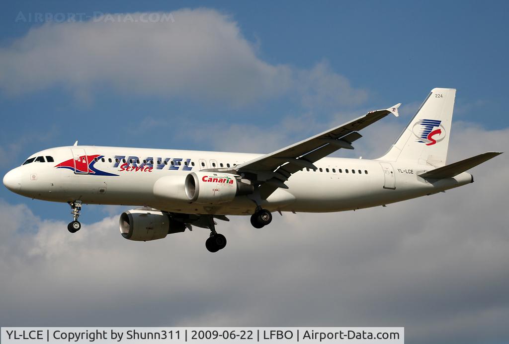 YL-LCE, 1992 Airbus A320-211 C/N 311, Landing rwy 32L