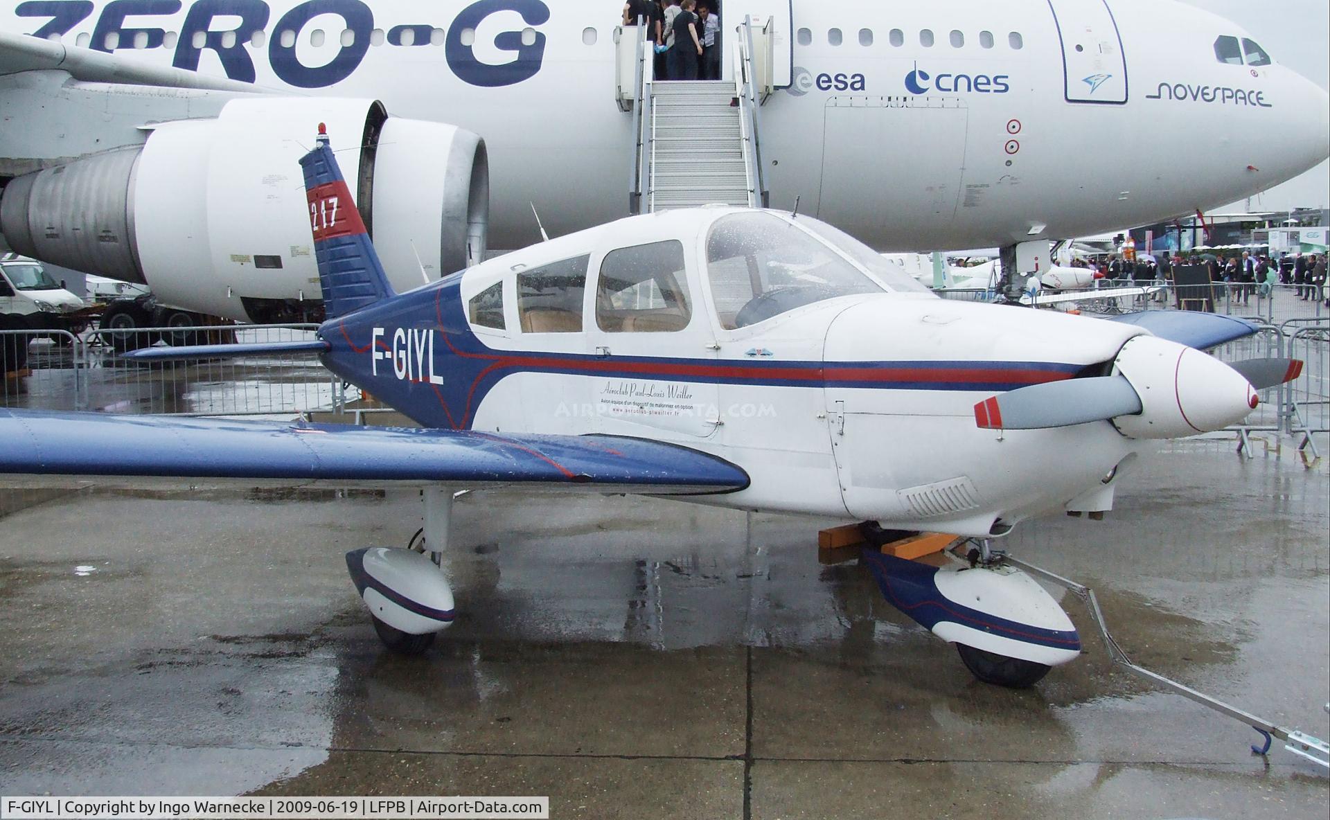 F-GIYL, Piper PA-28-180 Cherokee C/N 28-4540, Piper PA-28-180 Cherokee at the Aerosalon 2009, Paris