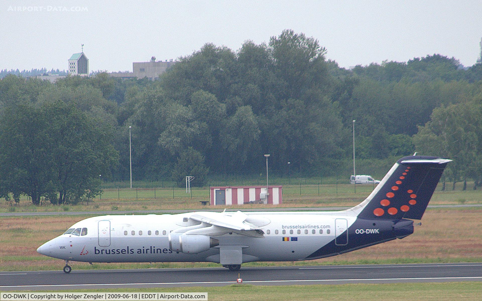 OO-DWK, 1999 British Aerospace Avro 146-RJ100 C/N E3360, EU-Shuttle from Brussels arrives at TXL