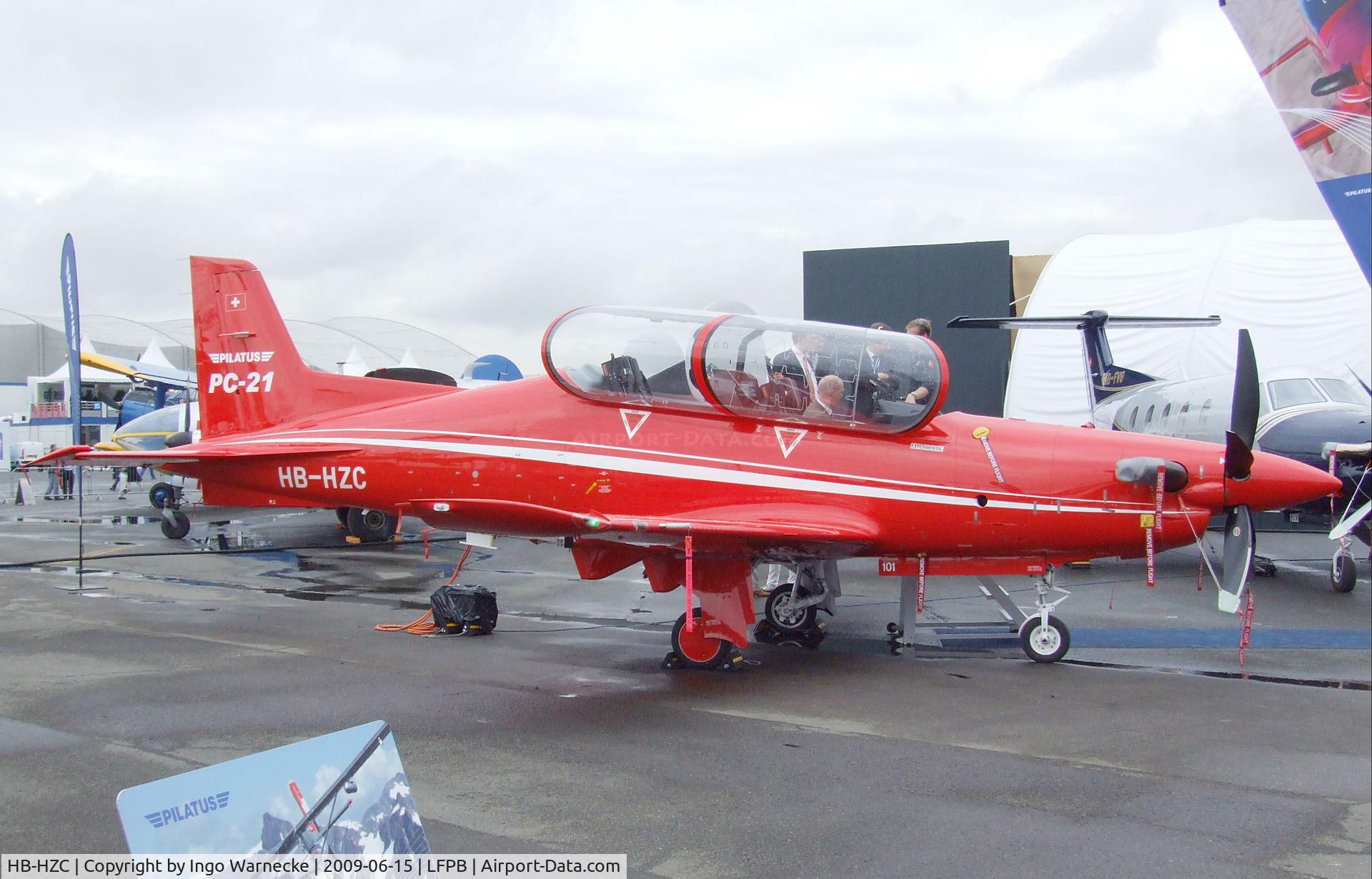 HB-HZC, 2005 Pilatus PC-21 C/N 101, Pilatus PC-21 Prototype at the Aerosalon 2009, Paris