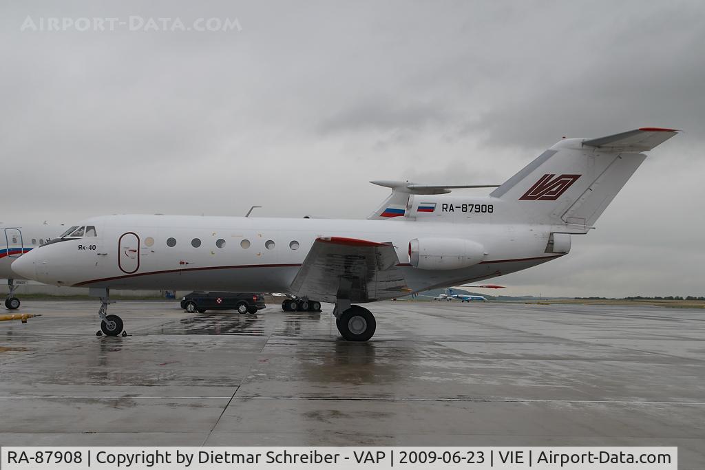 RA-87908, Yakovlev Yak-40 C/N 9721354, Aero Limuzin Yakovlev 40