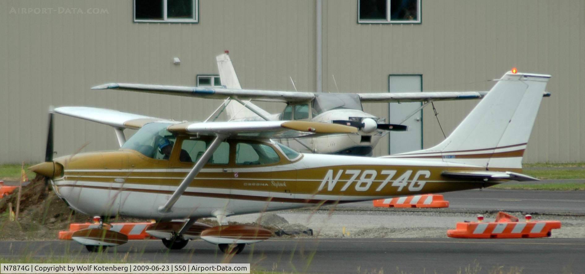 N7874G, 1970 Cessna 172L C/N 17259574, taxying