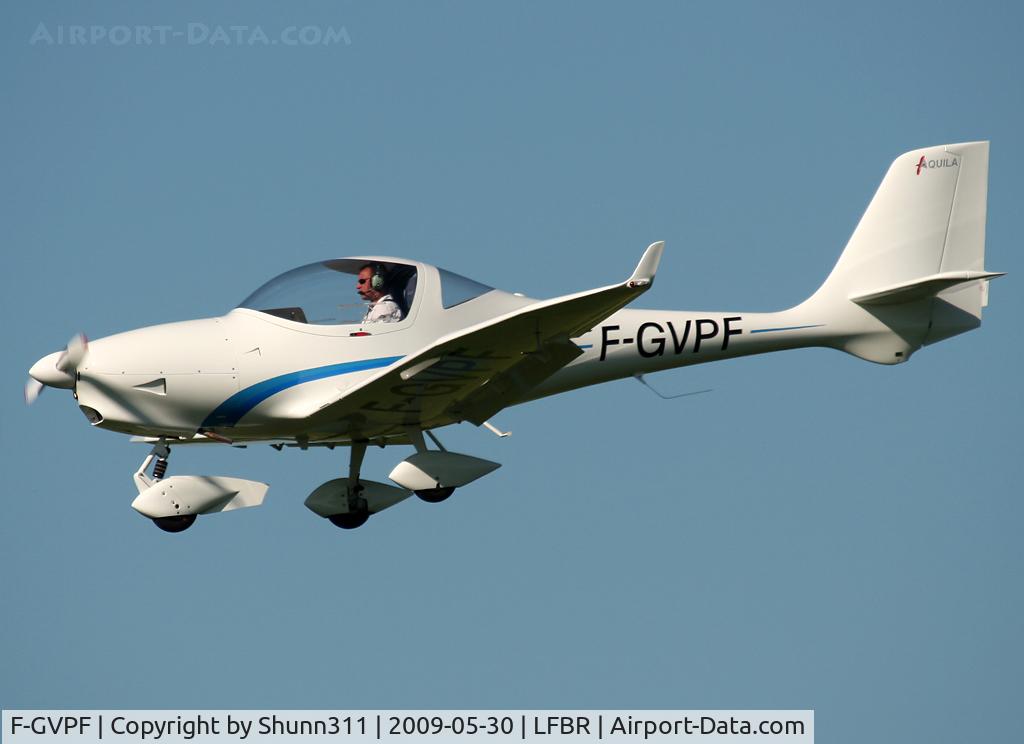 F-GVPF, Aquila A210 (AT01) C/N AT01-163, Landing rwy 12 before LFBR Airshow 2009