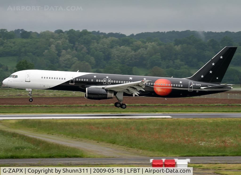 G-ZAPX, 2000 Boeing 757-256 C/N 29309, Landing rwy 20