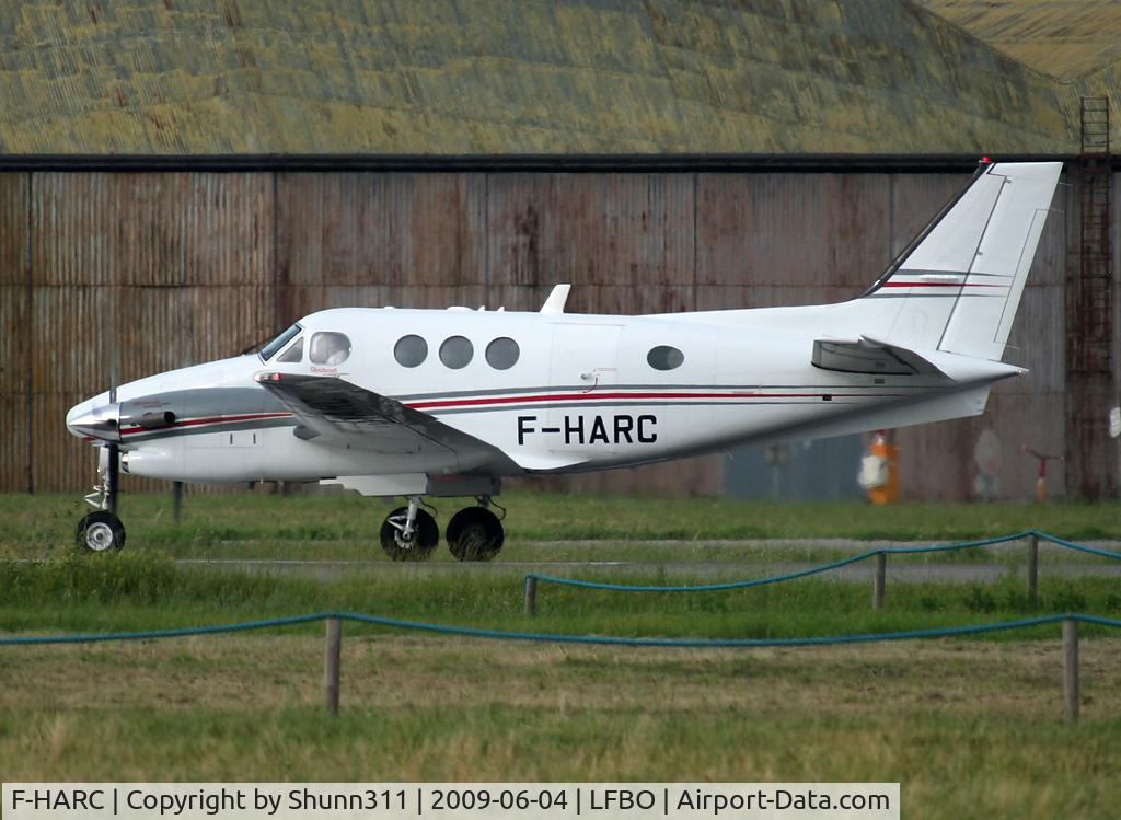F-HARC, 2008 Hawker Beechcraft C90GTi King Air King Air C/N LJ-1900, Ready for take off rwy 32R