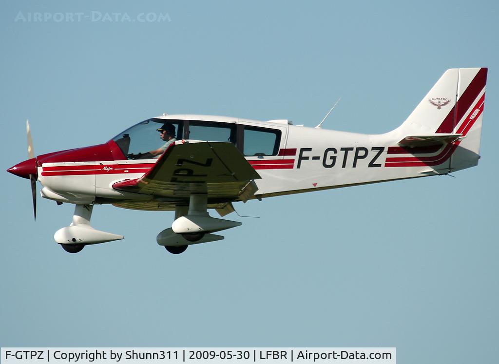 F-GTPZ, Robin DR-400-160 Chevalier C/N 2403, Landing rwy 12 before LFBR Airshow 2009