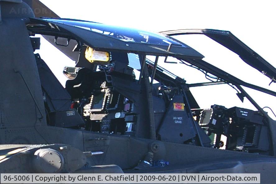 96-5006, 1996 McDonnell Douglas AH-64D Longbow Apache C/N PV022, Quad Cities Air Show, the cockpit