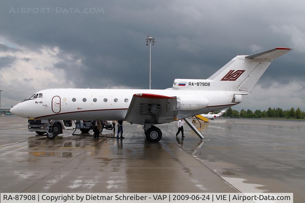 RA-87908, Yakovlev Yak-40 C/N 9721354, Aero Limuzin Yakovlev 40