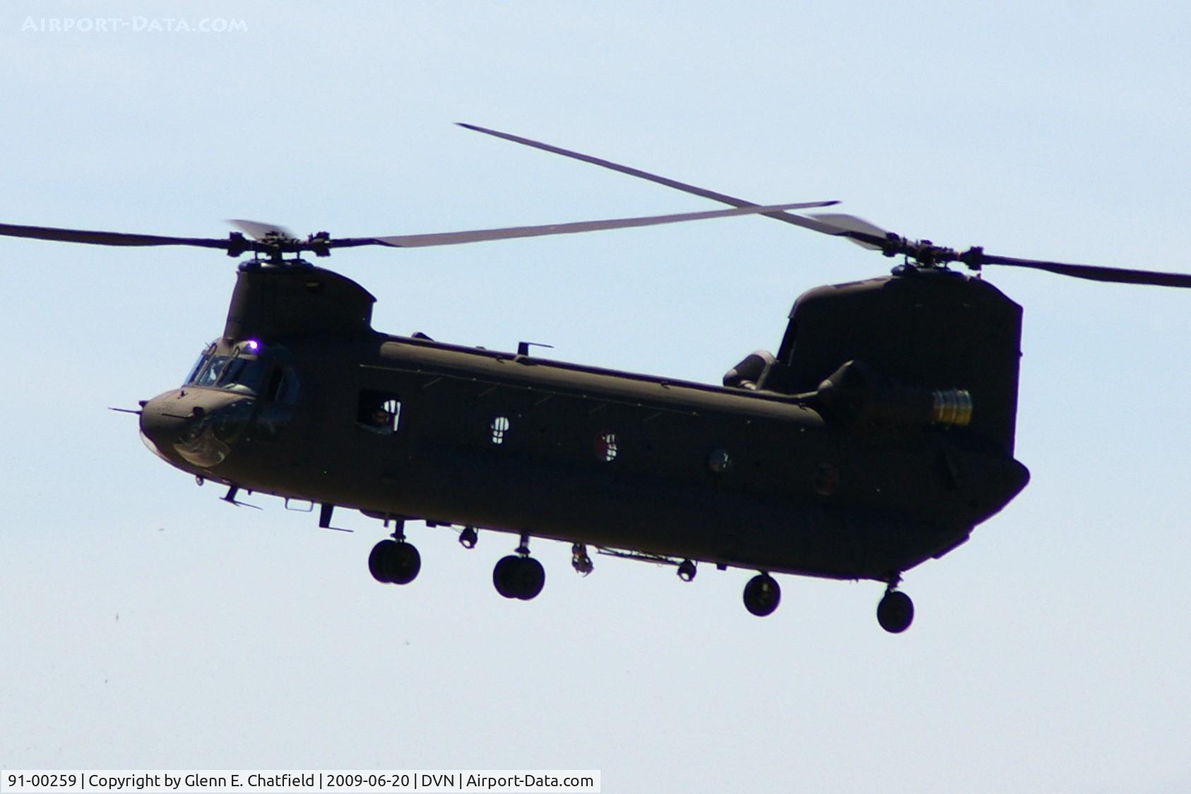 91-00259, Boeing Vertol CH-47D Chinook C/N M.3408, Quad Cities Air Show, approaching to land for display
