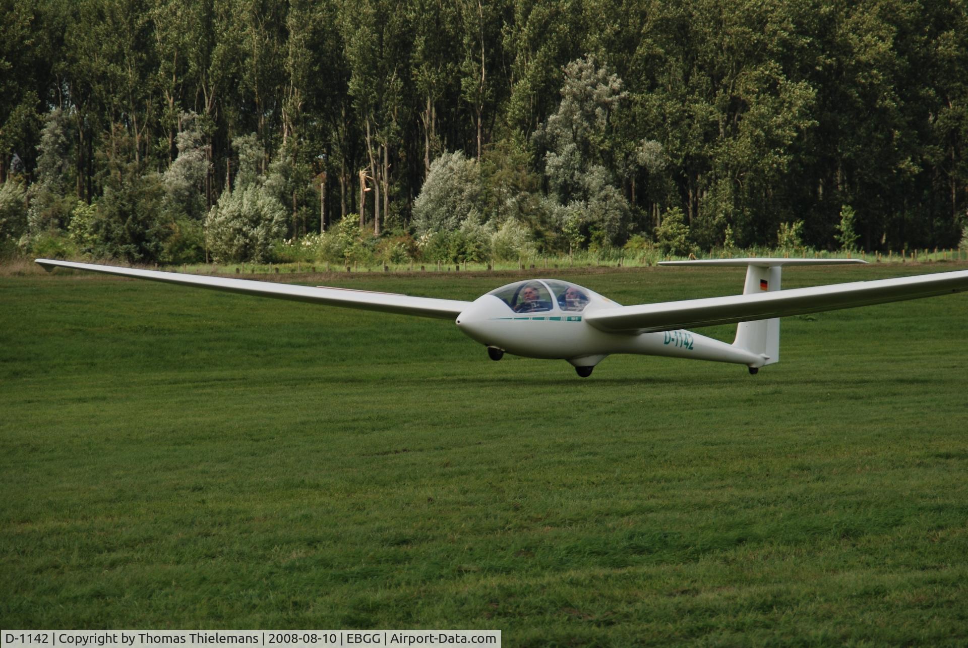 D-1142, Schleicher ASK-21 C/N 21274, opendeur VZP 2008