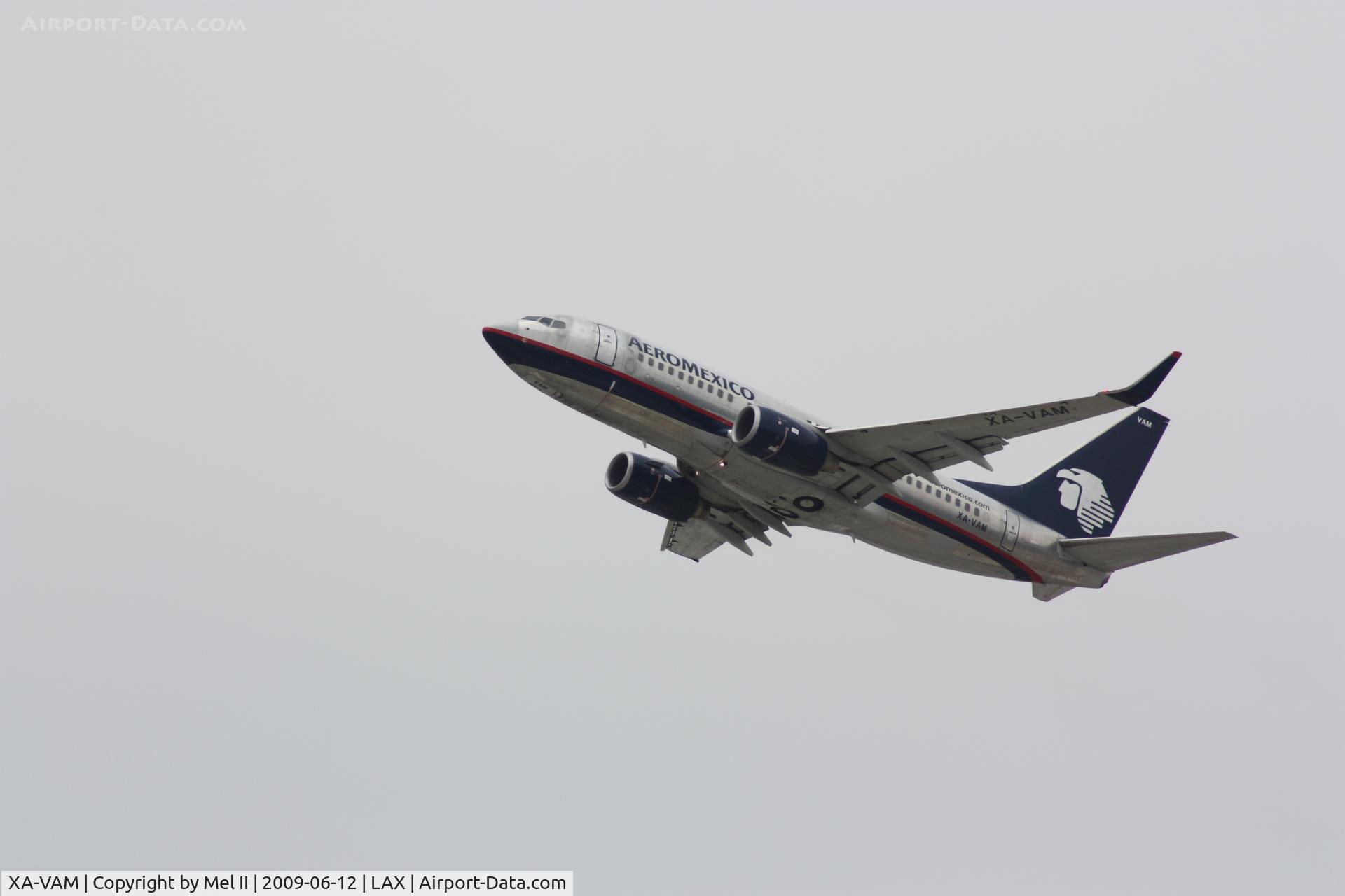 XA-VAM, 2005 Boeing 737-752 C/N 34295, AMX647 - KLAX-MMMX - Departing RWY 25R