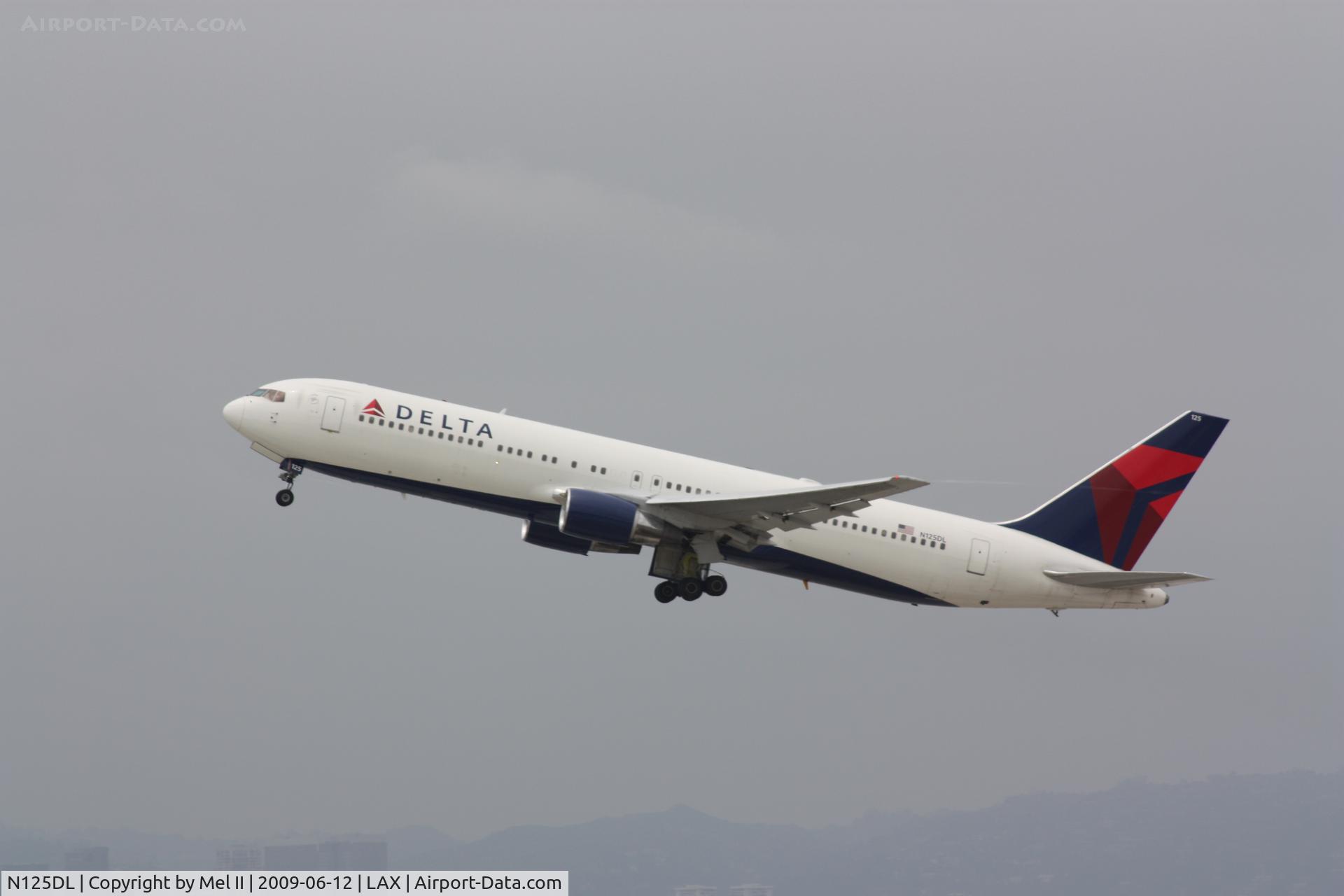 N125DL, 1988 Boeing 767-332 C/N 24075, DAL152 - KLAX-KATL (Diverted to KCAE) - Departing RWY 25R