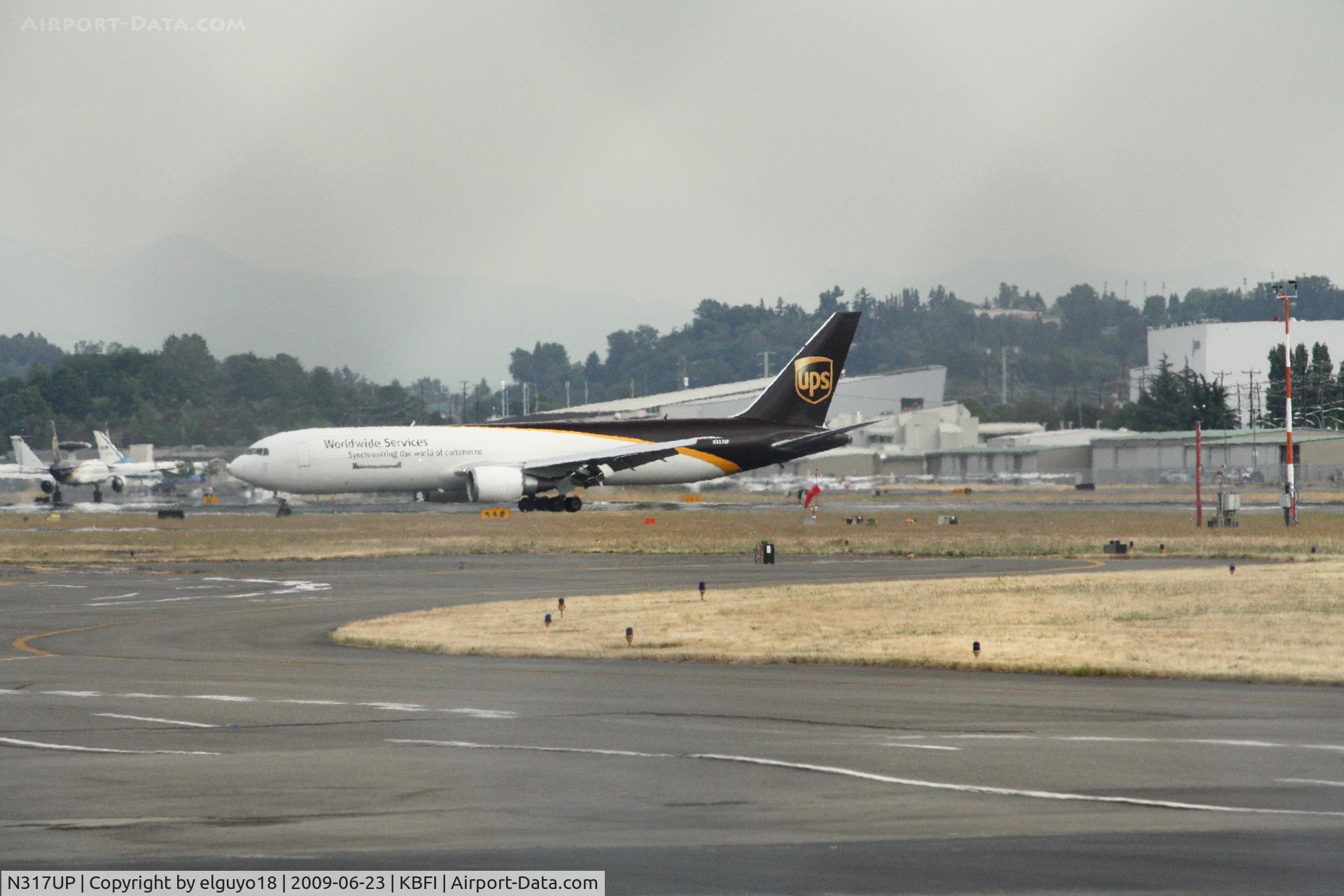 N317UP, 1997 Boeing 767-34AF C/N 27745, READY TO UNLOAD