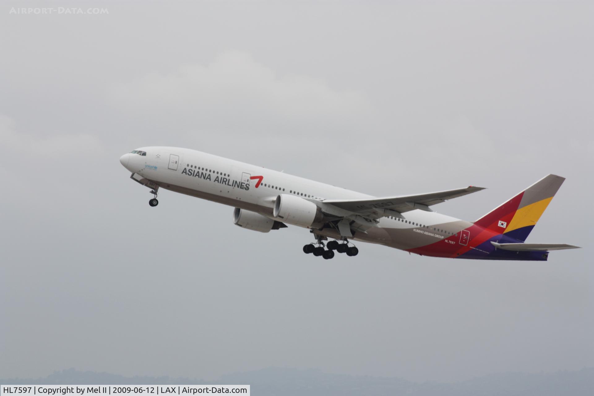 HL7597, 2001 Boeing 777-28E/ER C/N 28686, AAR201 - KLAX-RKSI - Departing RWY 25R