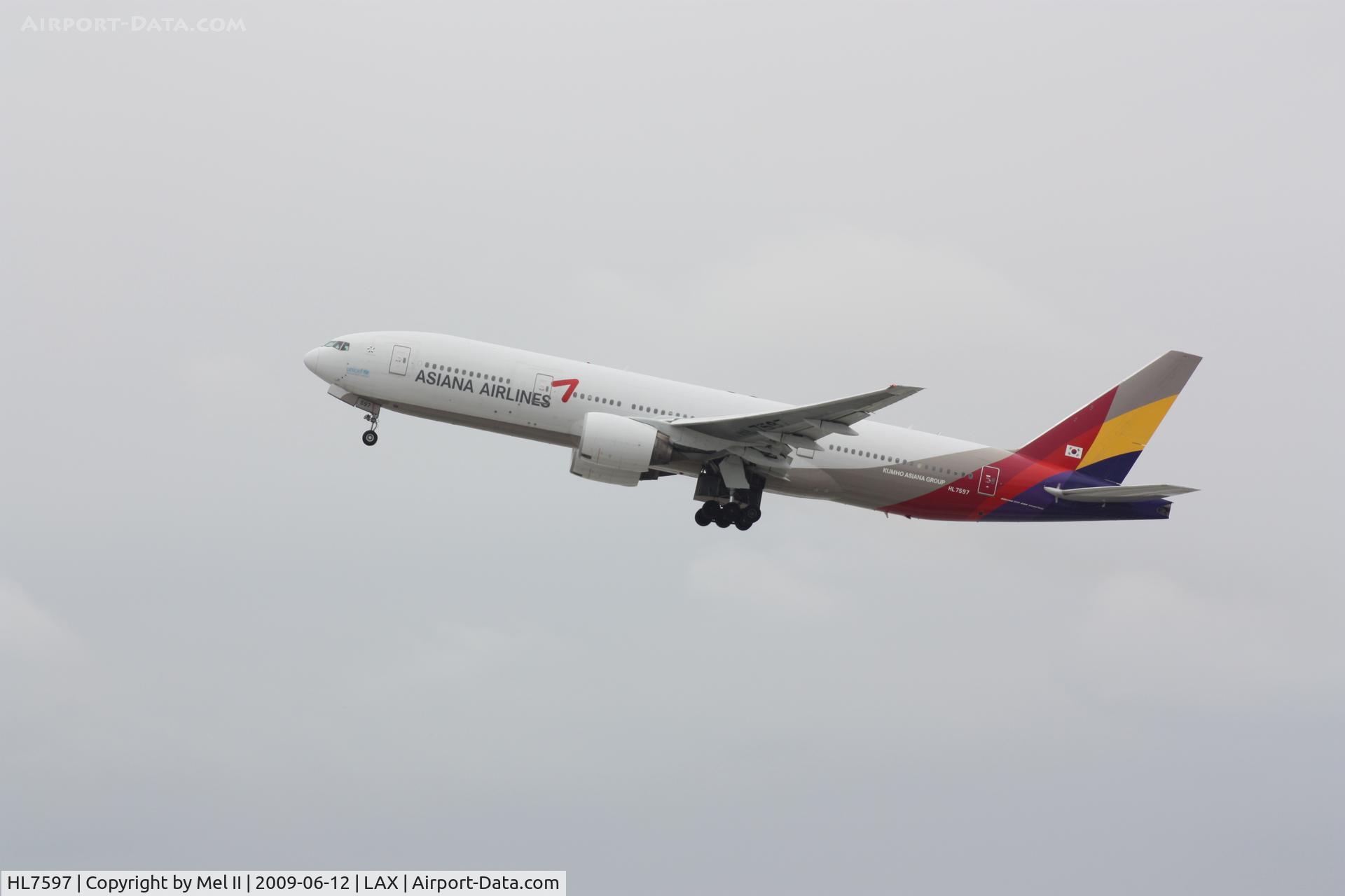 HL7597, 2001 Boeing 777-28E/ER C/N 28686, AAR201 - KLAX-RKSI - Departing RWY 25R