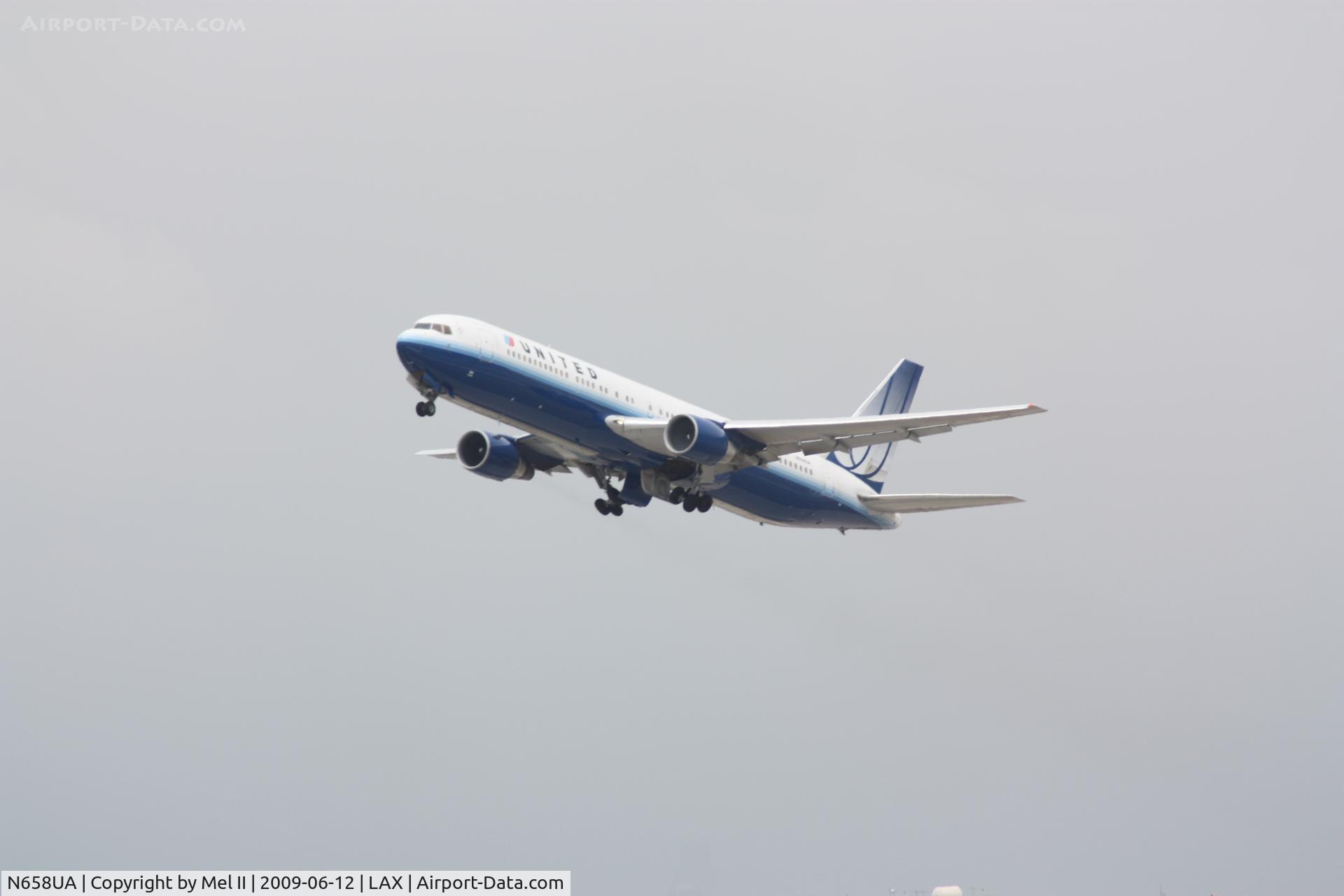 N658UA, 1993 Boeing 767-322 C/N 27113, UAL320 - KLAX-KORD - Departing RWY 25R