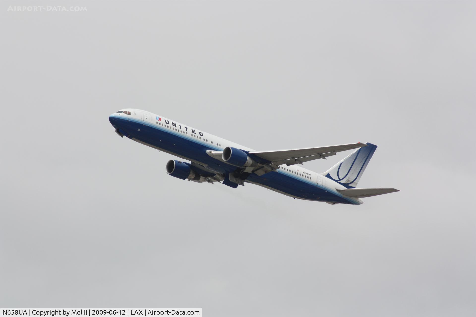 N658UA, 1993 Boeing 767-322 C/N 27113, UAL320 - KLAX-KORD - Departing RWY 25R