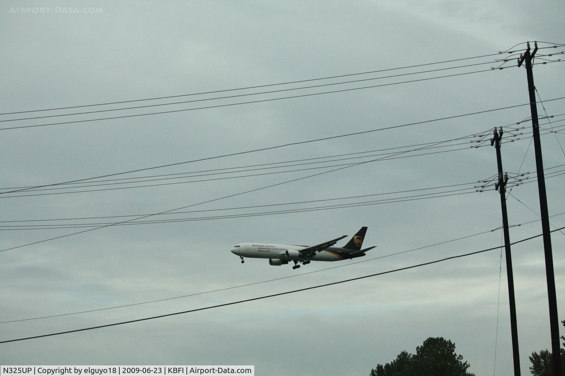 N325UP, 1998 Boeing 767-34AF C/N 27751, APPROACHING KBFI