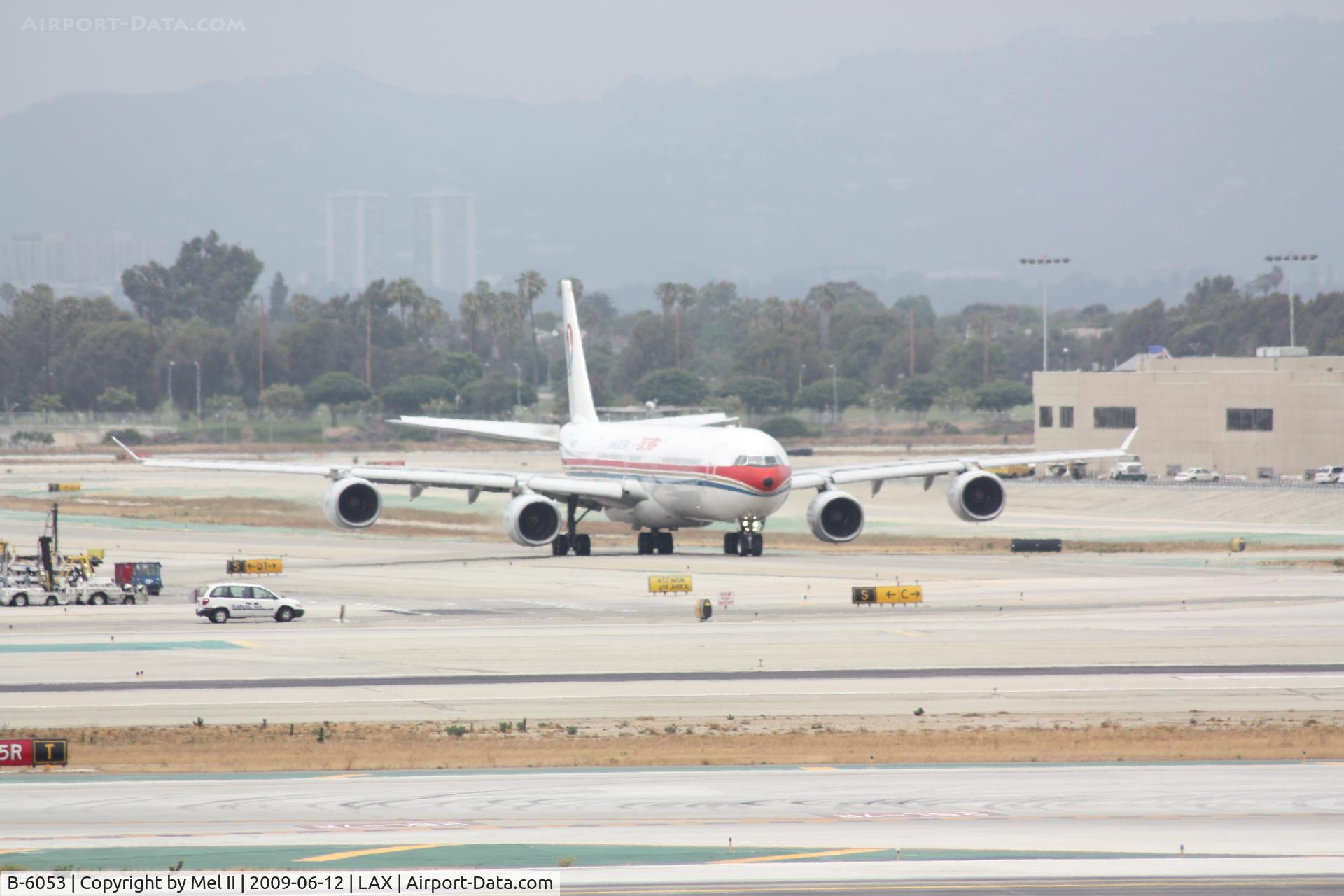 B-6053, 2004 Airbus A340-642 C/N 577, CES586 - KLAX-ZSPD - Taxiing For Departure RWY 25R