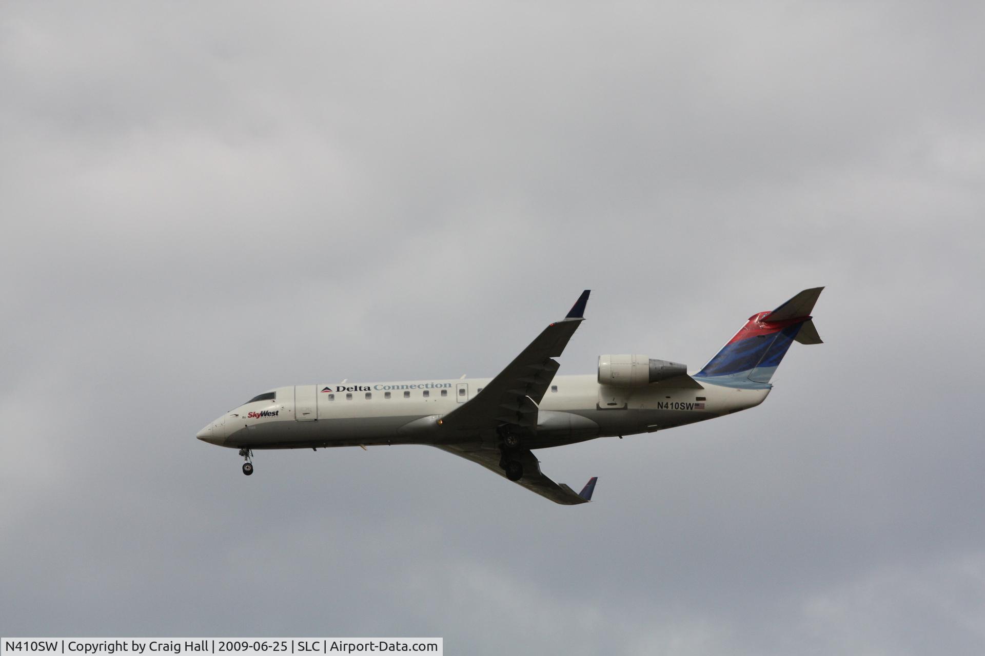 N410SW, 1995 Canadair CRJ-100LR (CL-600-2B19) C/N 7066, N410SW - Landing in Salt Lake City