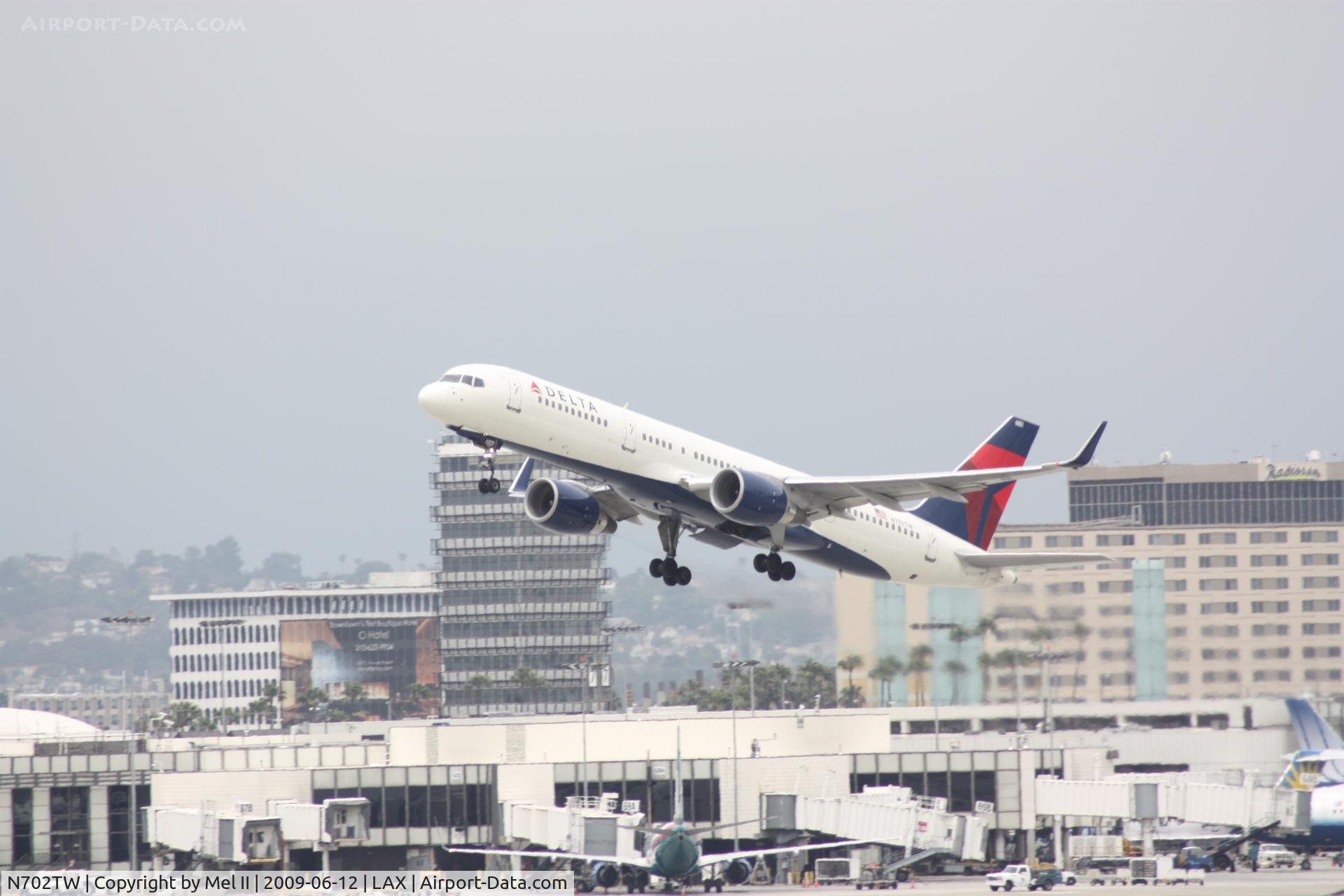 N702TW, 1996 Boeing 757-2Q8 C/N 28162, DAL84 - KLAX-KJFK - Departing RWY 25R