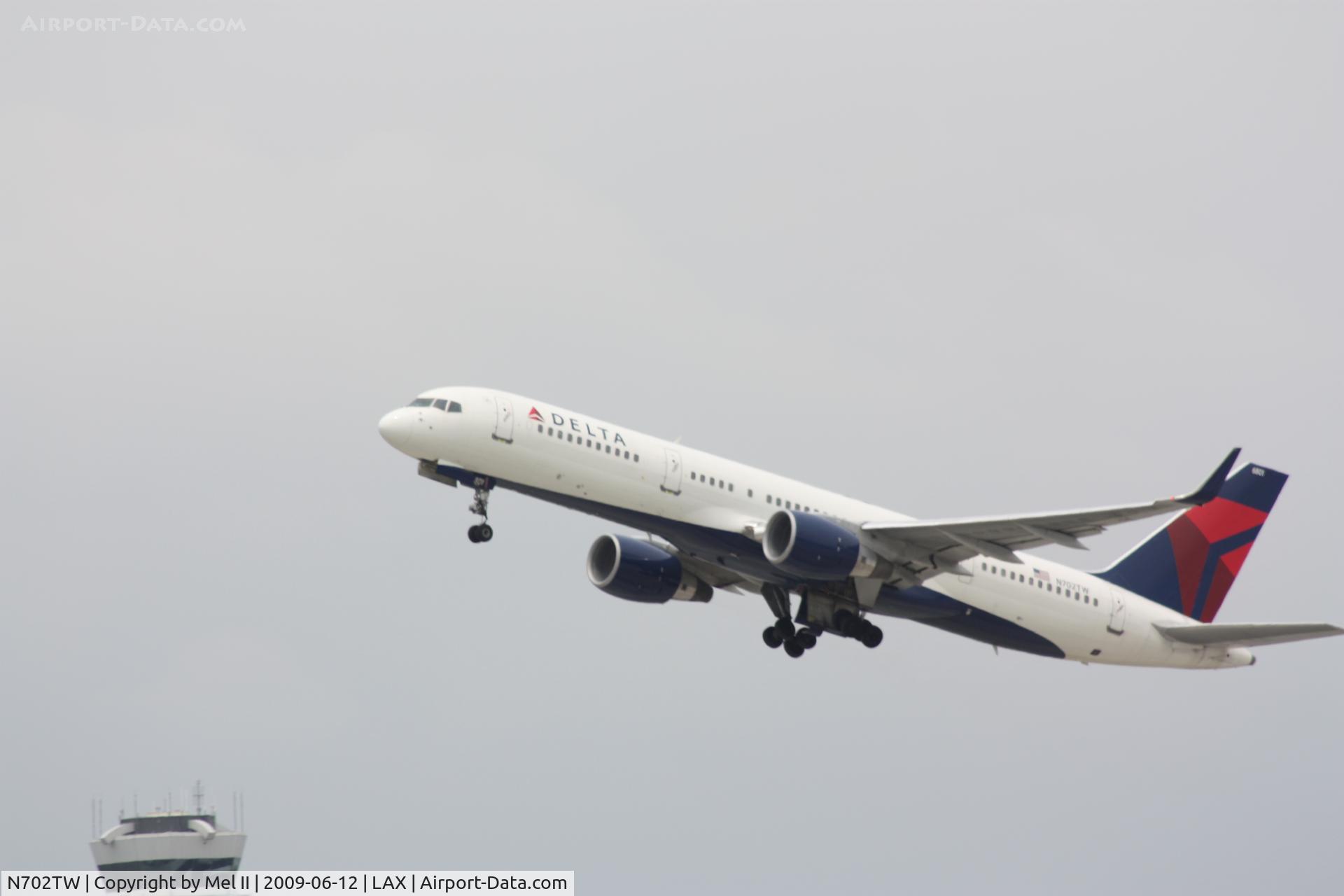N702TW, 1996 Boeing 757-2Q8 C/N 28162, DAL84 - KLAX-KJFK - Departing RWY 25R