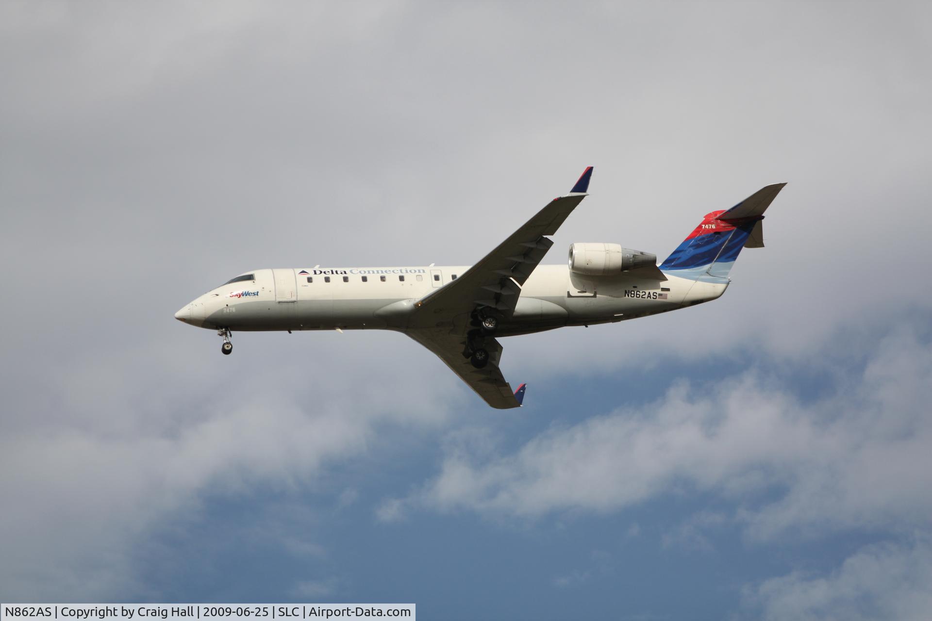 N862AS, 2001 Bombardier CRJ-200ER (CL-600-2B19) C/N 7476, N862AS - at Salt Lake City