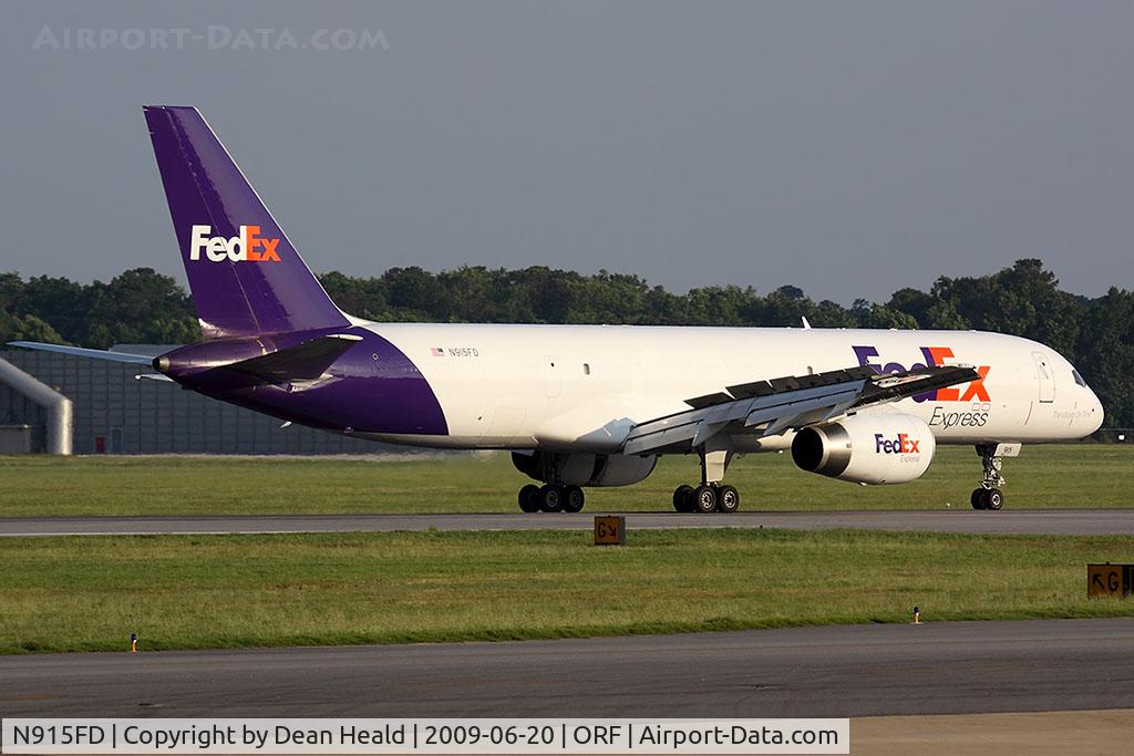 N915FD, 1988 Boeing 757-236 C/N 24120, FedEx N915FD (Flight FDX 307) rolling out on RWY 23 after arrival from Memphis Int'l (KMEM).