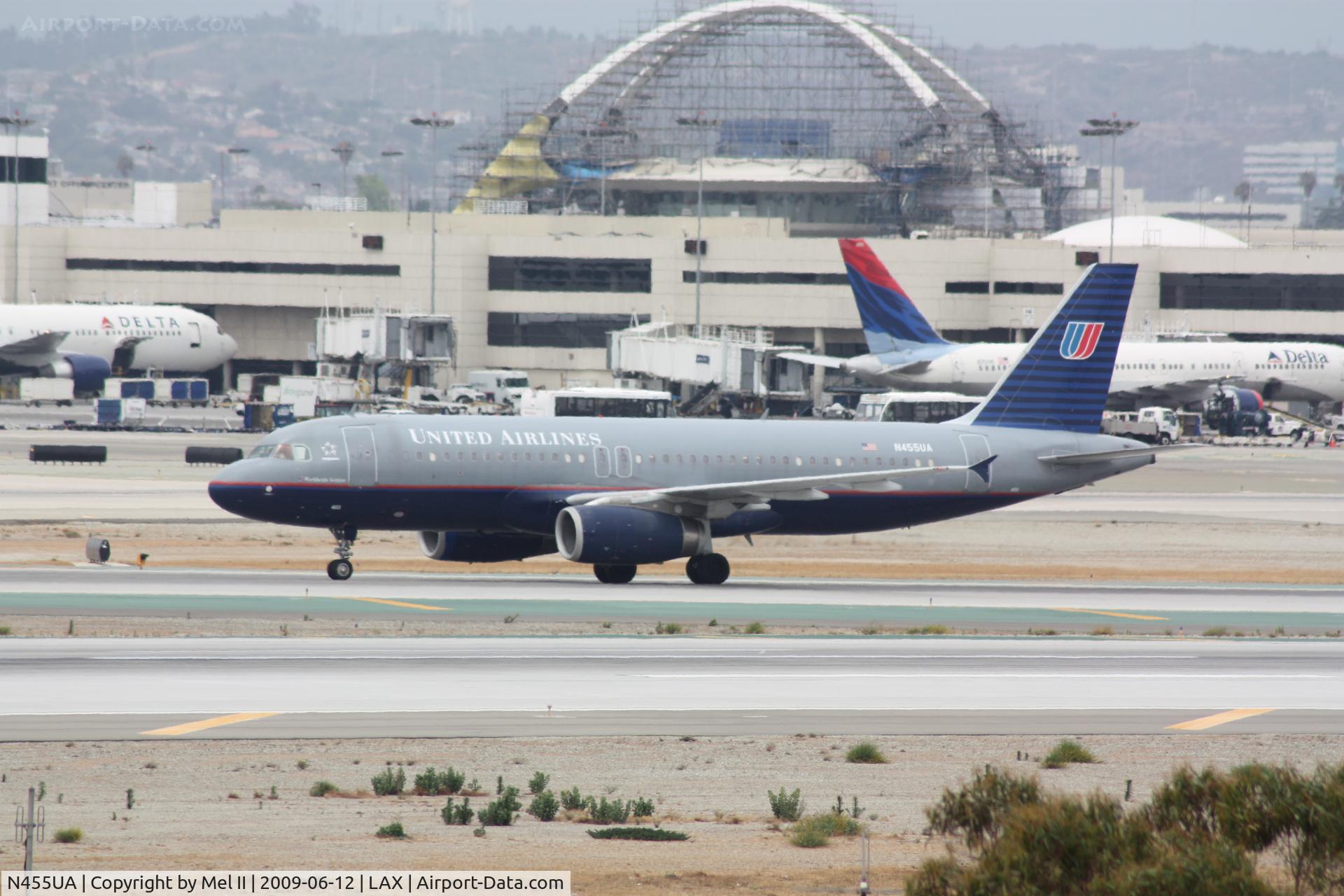 N455UA, 1999 Airbus A320-232 C/N 1105, UAL945 - KORD-KLAX - Landing RWY 25L