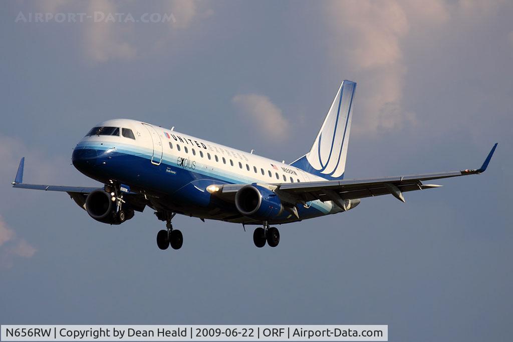 N656RW, 2005 Embraer 170SE (ERJ-170-100SE) C/N 17000113, United Express (Shuttle America) N656RW on short-final to RWY 5 from Washington Dulles Int'l (KIAD) as Flight TCF7661.