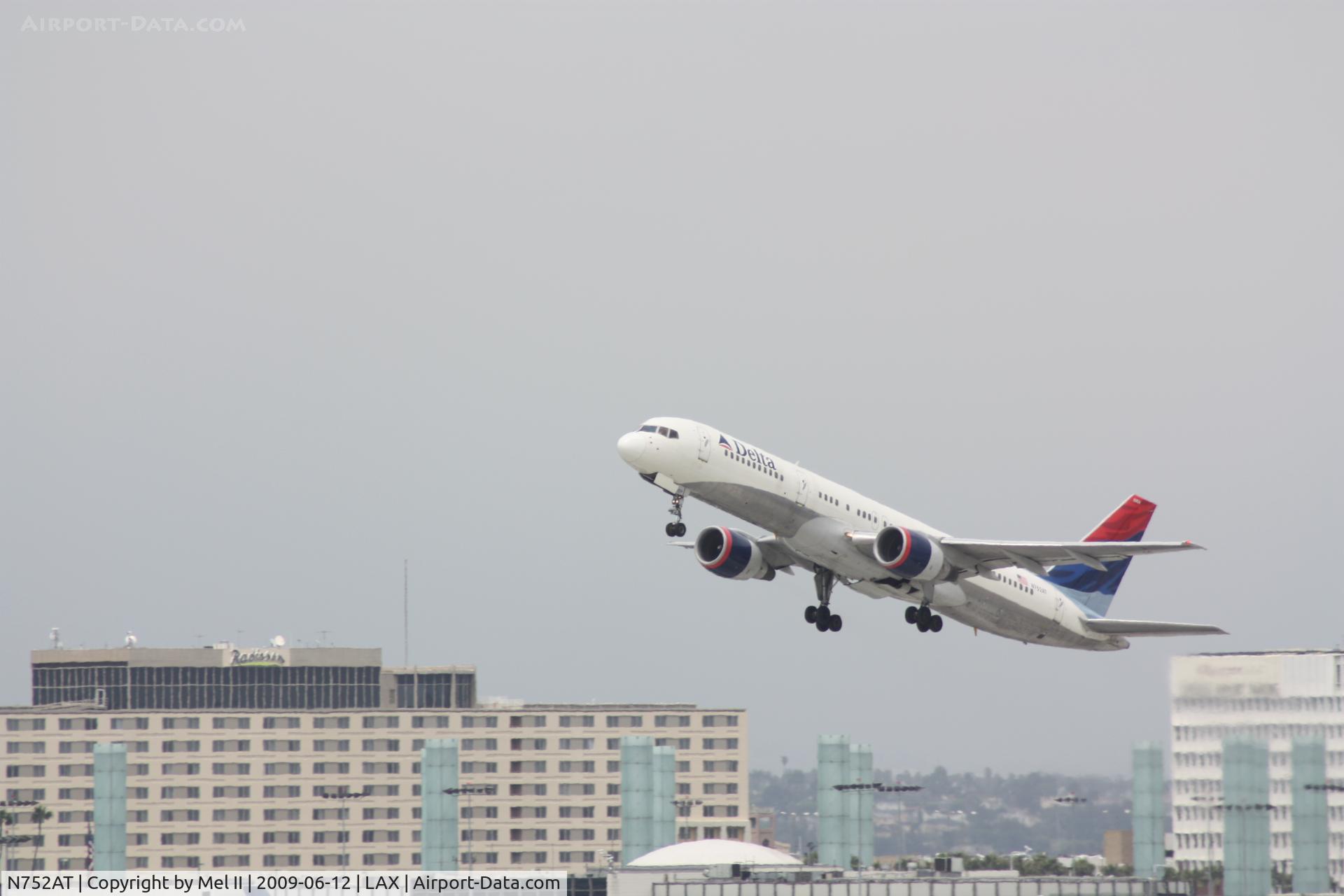 N752AT, 1984 Boeing 757-212 C/N 23128, DAL1735 - KLAX-PHLI - Departing RWY 25R