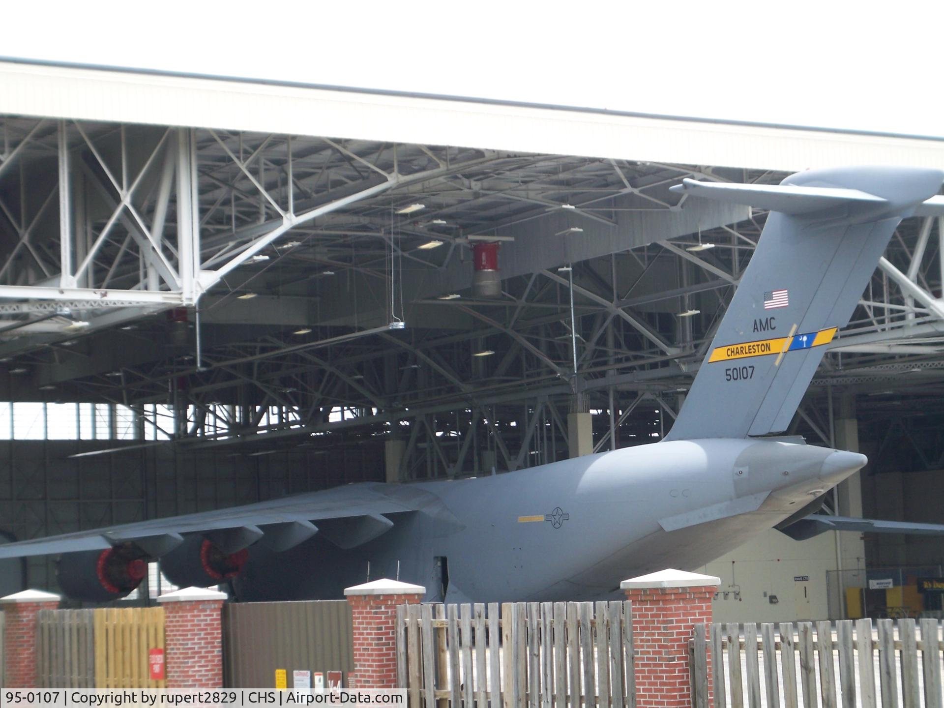 95-0107, 1995 McDonnell Douglas C-17A Globemaster III C/N P-32, C-17 in hangar