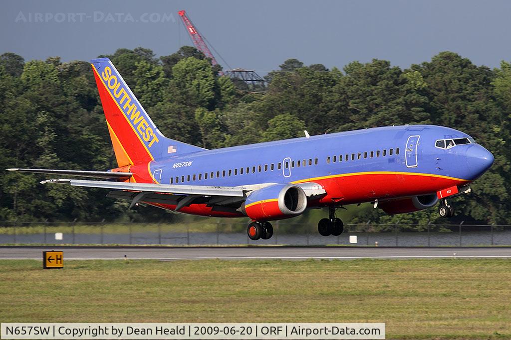 N657SW, 1985 Boeing 737-3L9 C/N 23331, Southwest Airlines N657SW (FLT SWA2142) from Orlando Int'l (KMCO) landing on RWY 23.
